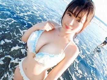 [素人]眩しい！ロリカワ18歳とラブラブ『やああん…気持ちイイ♡』湘南の海で心許したロリマンに大人チンポが襲い掛かる！