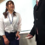 須磨紫 「平常心を保つ訓練です…」熟女OLがセクハラ上司のエロい指導に体が反応して不倫SEX！