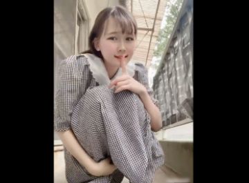 [無修正]【エロ動画】日本の若い女の子が自宅のベランダでオナニー撮影