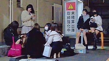 [無修正]【エロ動画】新宿の立ちんぼ公園（闇の風俗街）で外国人が撮影した動画。これはアウト…