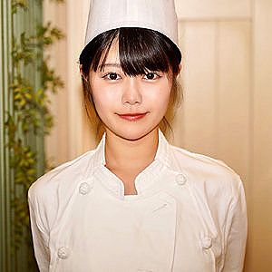 [中出し]【エロ動画素人】ケーキ屋さんで働く宮崎あ〇いによく似た可愛い女の子(23)に