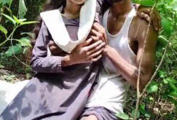 [巨乳]【無修正エロ動画】のカノジョを森に連れ込んでハメ撮りするカップル