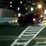 【動画】高速で無理やり割り込もうとした車カスさん、車線変更してきたプリウスを避けきれずに分離帯に激突