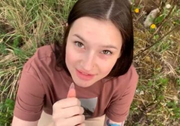[美少女]【無修正エロ動画】10代のロシアにお金を渡せば簡単にフェラしてくれるそうですww