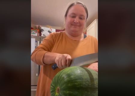 【動画】女さん「自家製スイカ（実はかぼちゃ）収穫したよ～切って見せるね」ｻｸｯ →７秒間固まる