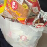 【画像】半額菓子パン100個買ってきたｗｗｗｗｗｗ