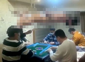 [個人撮影]【エロ動画】違法賭博場で勝ったらエロい事できるよう用意されてる♀、ヤバすぎる…