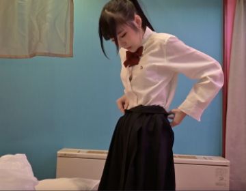 [中出し]【無修正エロ動画】制服コスプレのスレンダー地下アイドル(20)に