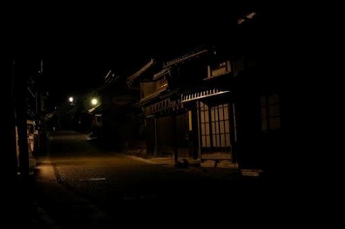 【画像】田舎の夜道、怖さレベルが高すぎる