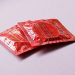 【画像】女子高生さん、コンドームにとんでもない事をしてしまう