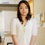 【母の友人】「中にほしぃ♡」ムチムチ巨乳おっぱいの人妻熟女・美魔女おばさんと、ママが見てない隙に膣内射精セックスしちゃう