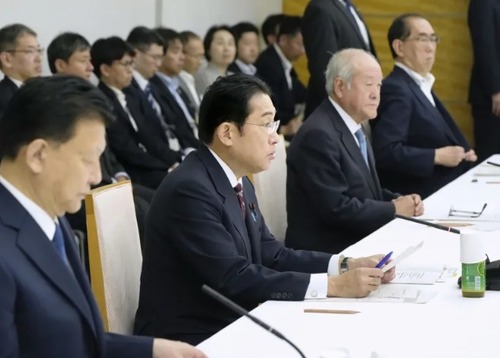岸田総理　また高齢者の社会保障の為に現役世代から増税へ