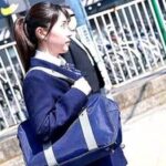 美少女JKの電車内痴漢レイプ！感じているのか体をビクつかせるｗ