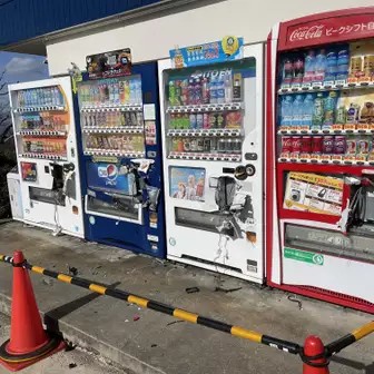 【画像】遊園地のヤバすぎる自動販売機ｗｗｗｗｗｗ