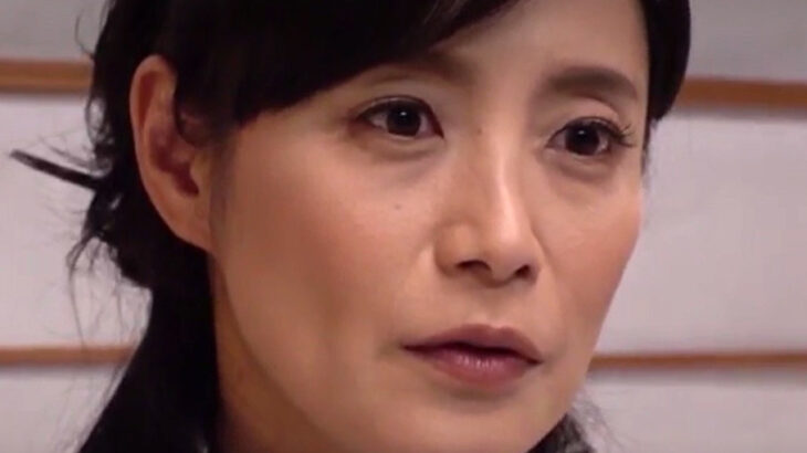 平岡里枝子 「母さん、いつもごめん…」熟女母が突然寝たきりになった息子のために性処理介護！