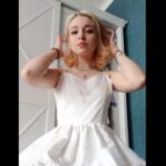 [美少女]【無修正エロ動画】白いドレスがよく似合う!!18歳の金髪パイパンのオナニー