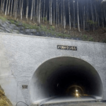 和歌山のトンネルの工事、杜撰すぎてヤバイ。30cm必要なコンクリ壁が3cm、約50カ所で空洞も確認される