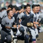 【画像】慶応野球部さん、美少女チアリーダー達の応援に迫力がありすぎて嫉妬されてしまう