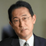 岸田総理、演説中に「増税メガネ帰れっ！」とヤジをとばした男性をつまみ出してしまう