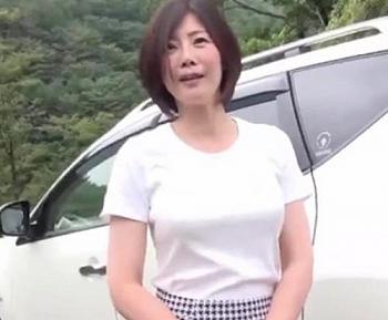 [熟女]ナンパ！田舎でおばさんに声をかけ、そのまま車で里離れた山奥に向かい、即青姦セックス！