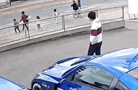 【動画】男さん「他人の駐車場で子供が遊んでやがったので注意しました。ついでに晒します」